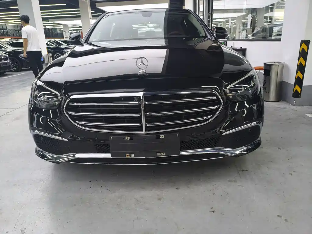 Mercedes-Benz E-Class — миниатюра 2