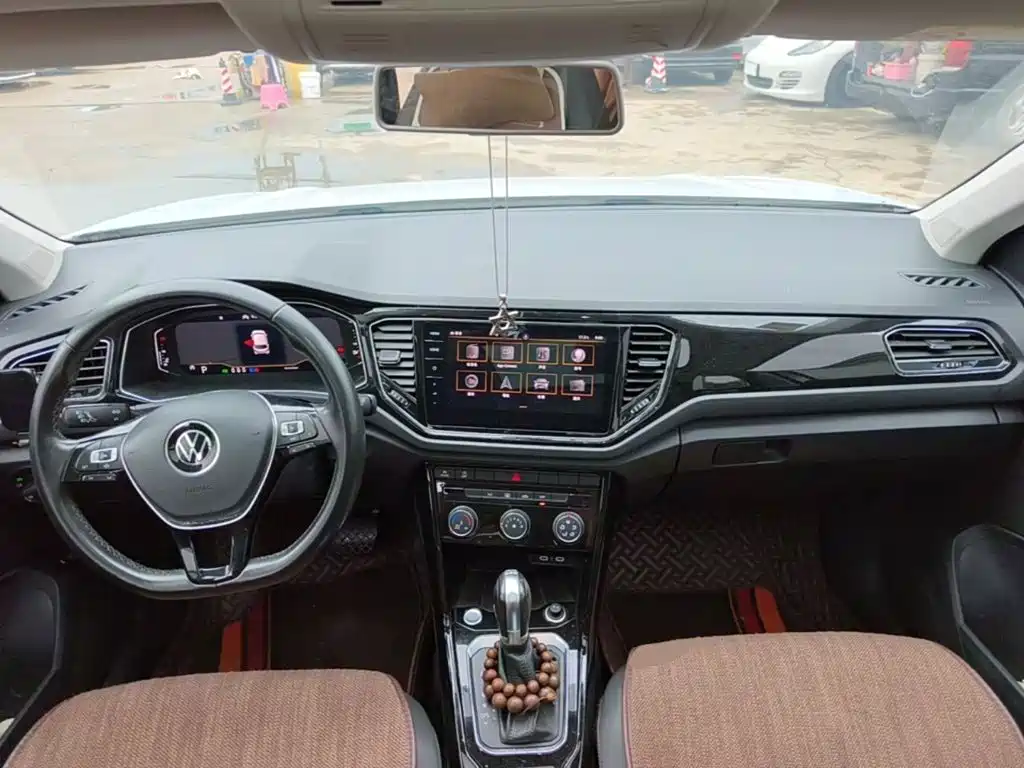 Volkswagen T-Roc — миниатюра 10
