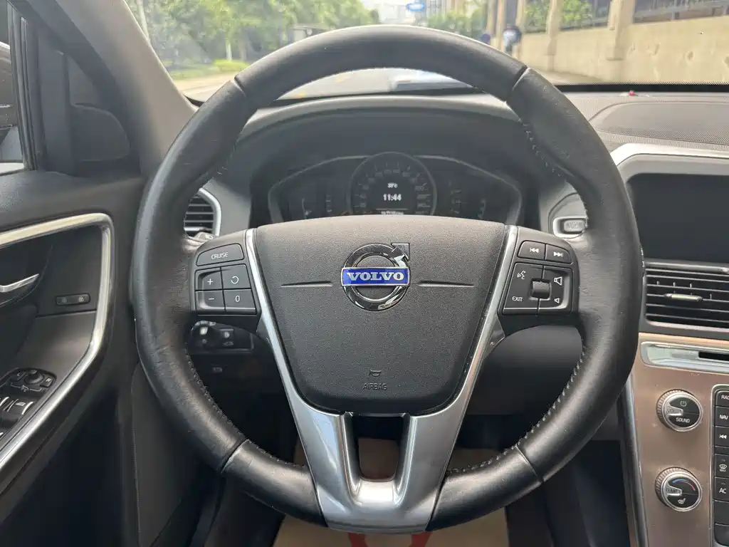 Volvo XC60 — миниатюра 12
