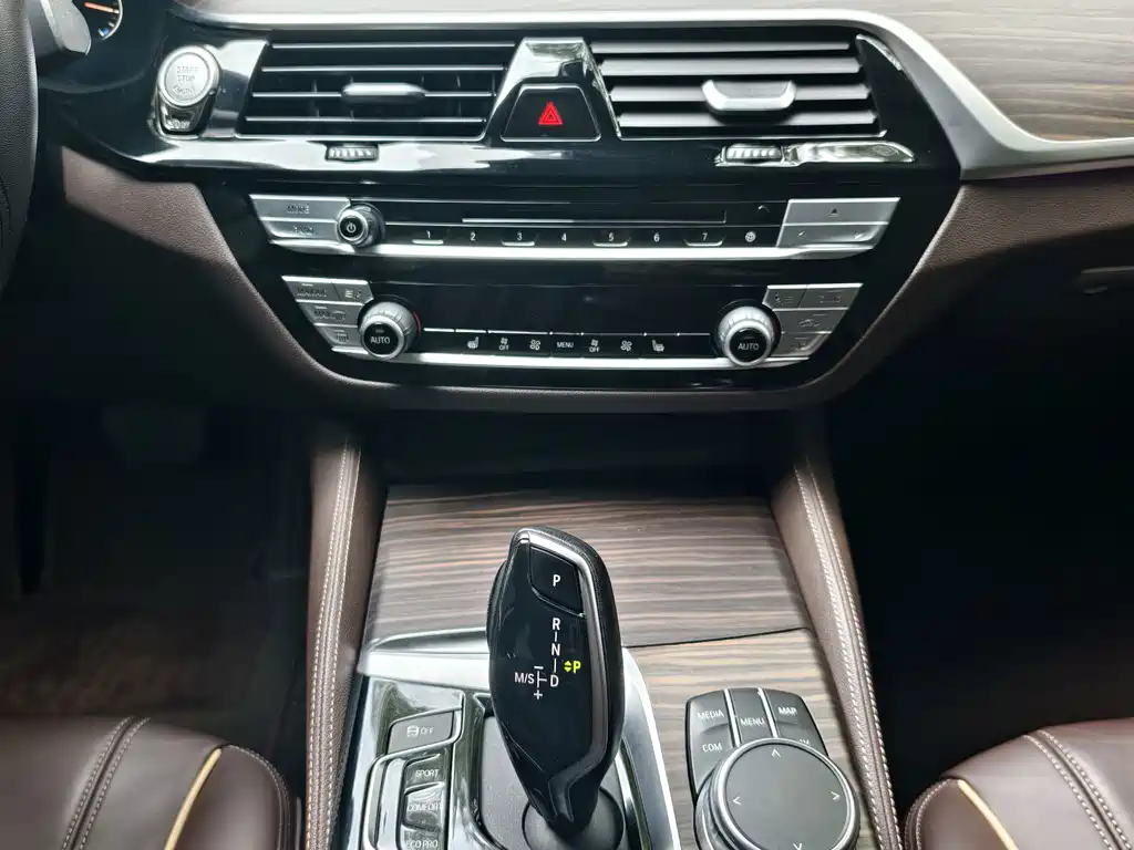 BMW 5 Series — миниатюра 14