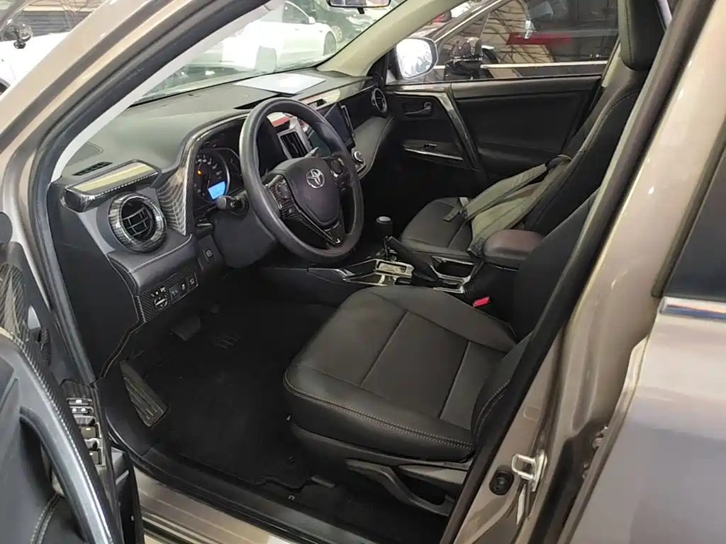 Toyota RAV4 — миниатюра 15