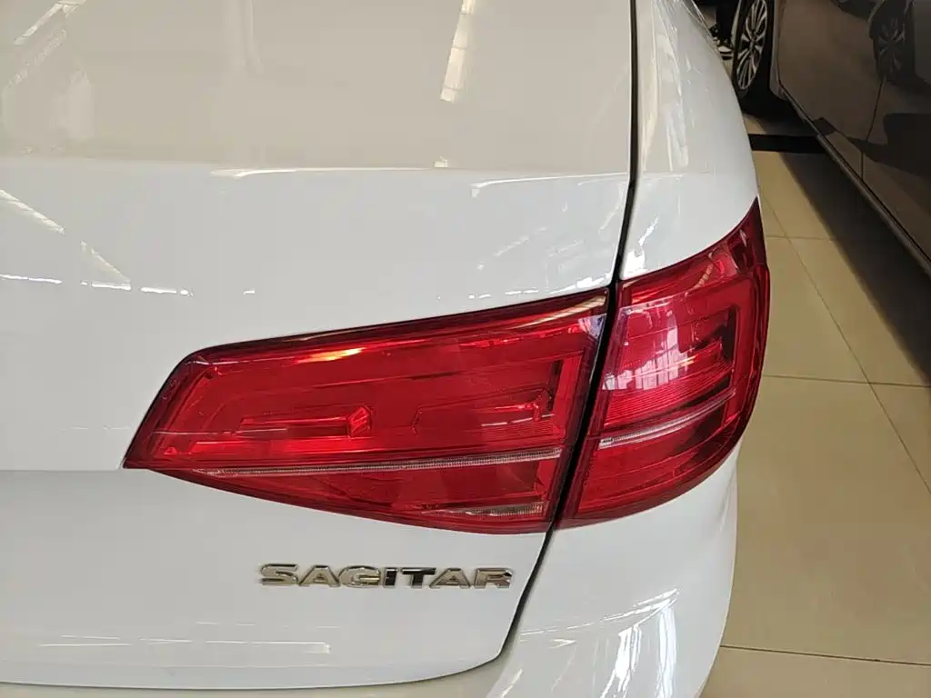 Volkswagen Sagitar — миниатюра 8