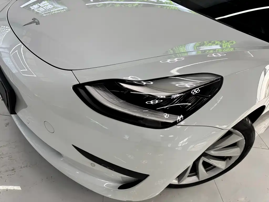 Tesla Model 3 — миниатюра 3