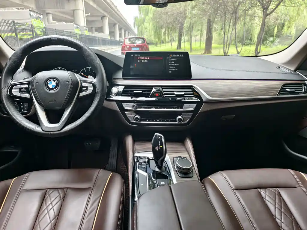 BMW 5 Series — миниатюра 13