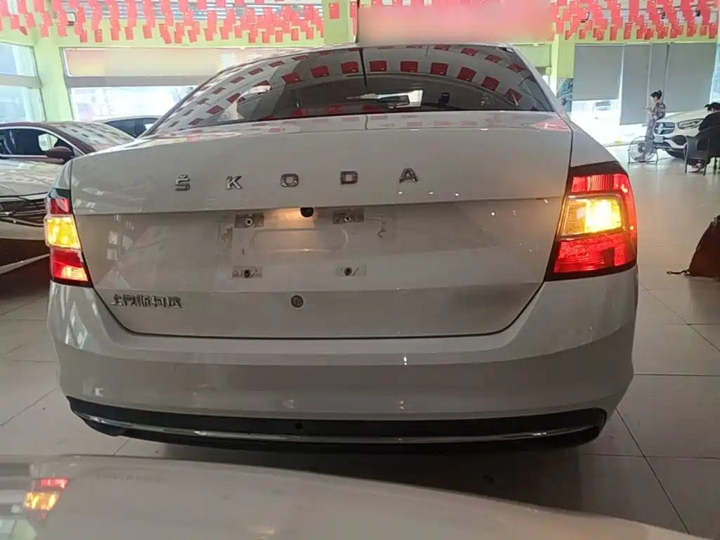 Skoda Rapid — миниатюра 6