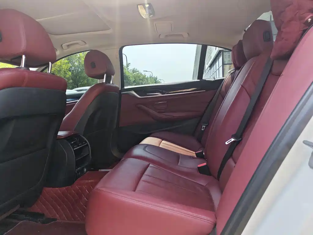 BMW 5 Series — миниатюра 13