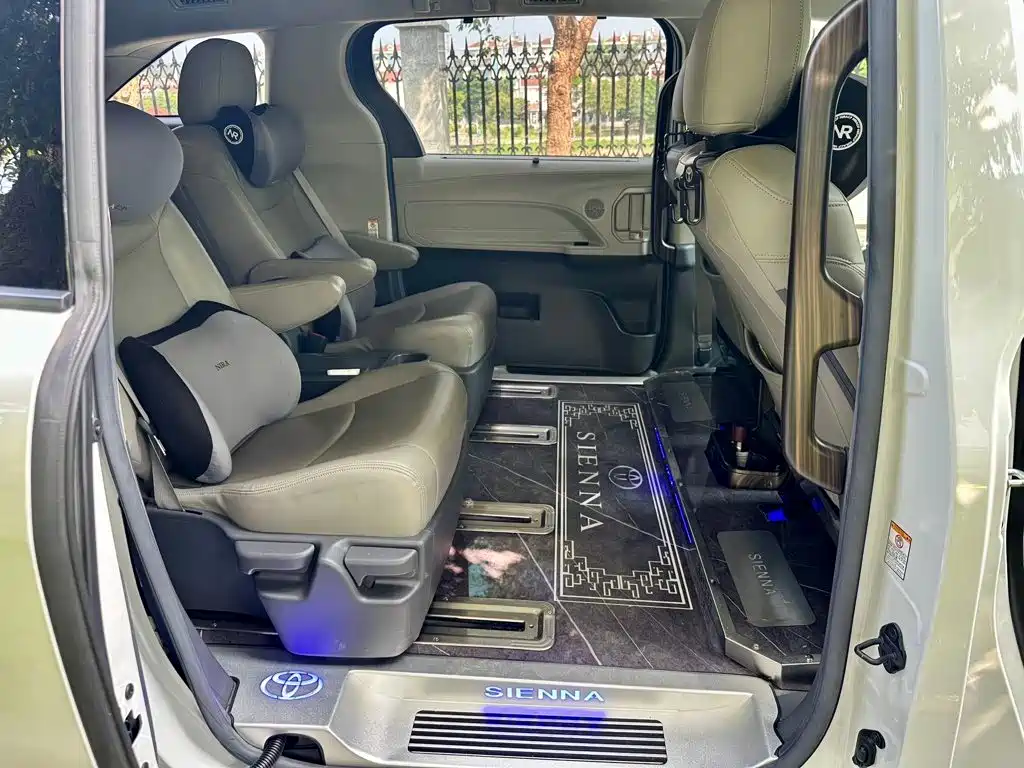Toyota Sienna — миниатюра 8
