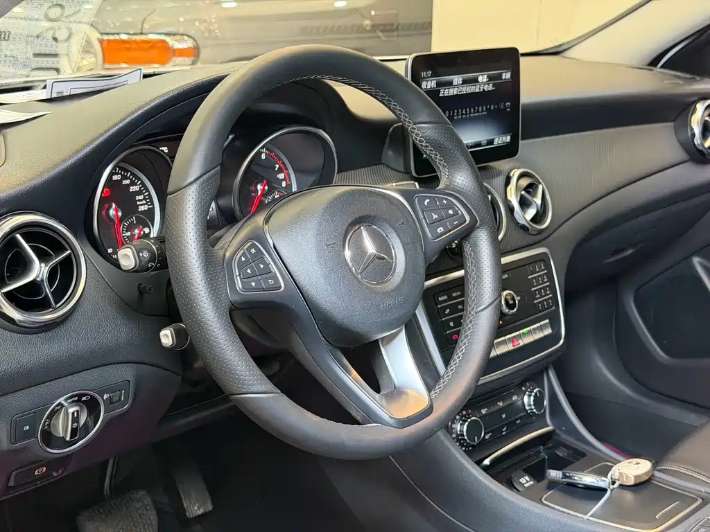 Mercedes-Benz GLA — миниатюра 7