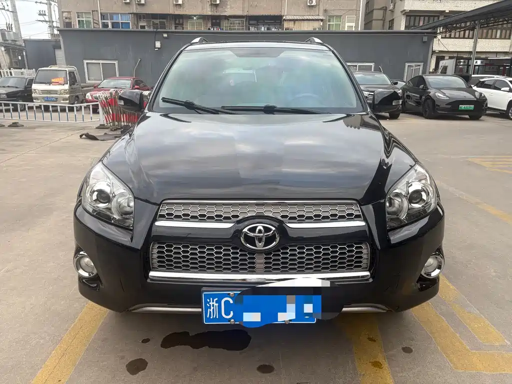 Toyota RAV4 — миниатюра 2