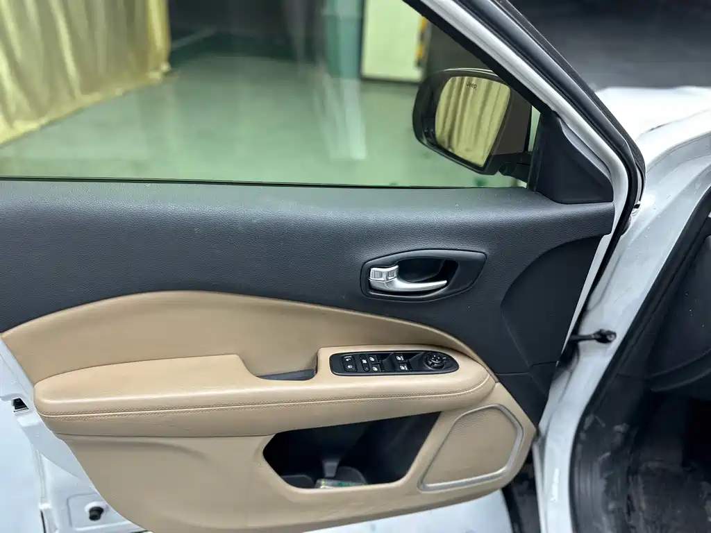 Jeep Compass — миниатюра 8