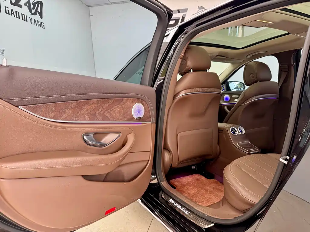 Mercedes-Benz E-Class — миниатюра 11