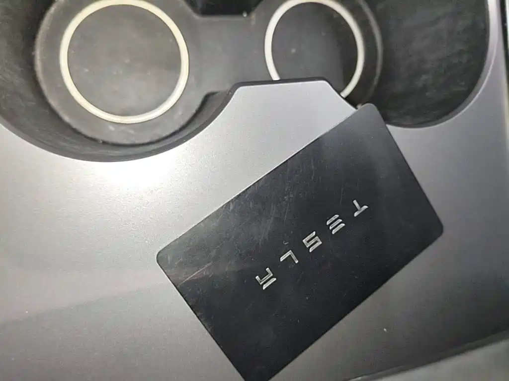 Tesla Model 3 — миниатюра 9