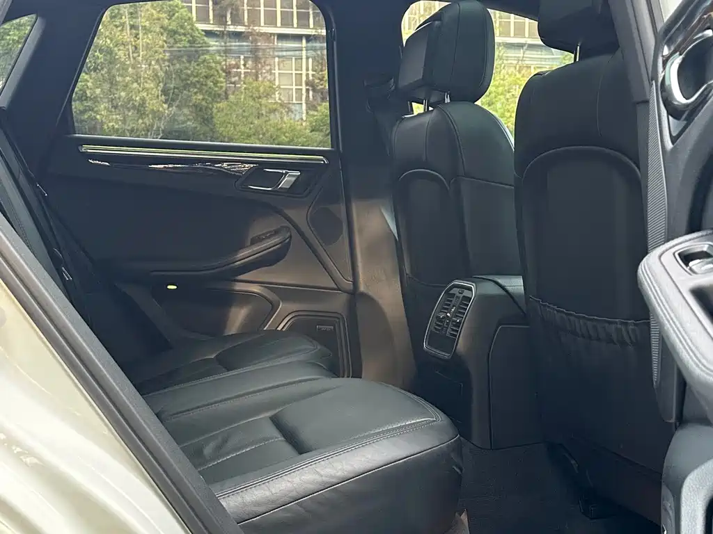 Porsche Macan — миниатюра 13