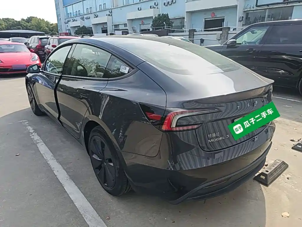 Tesla Model 3 — миниатюра 5