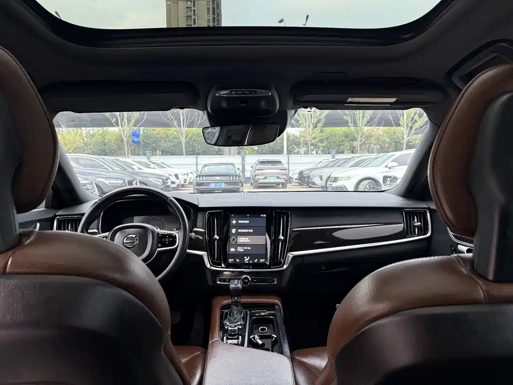 Volvo S90 — миниатюра 4