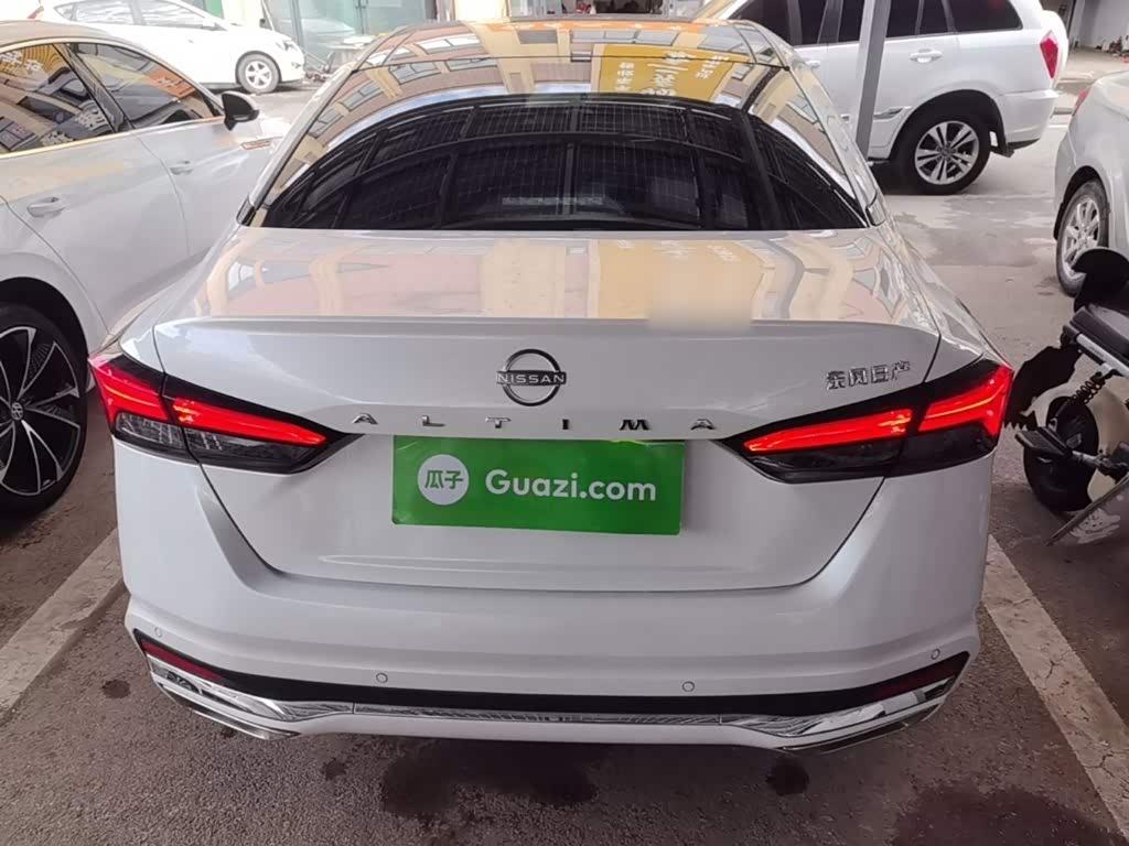 Nissan Teana 2.0 л 2023 г. Белый, пробег 37200 км
