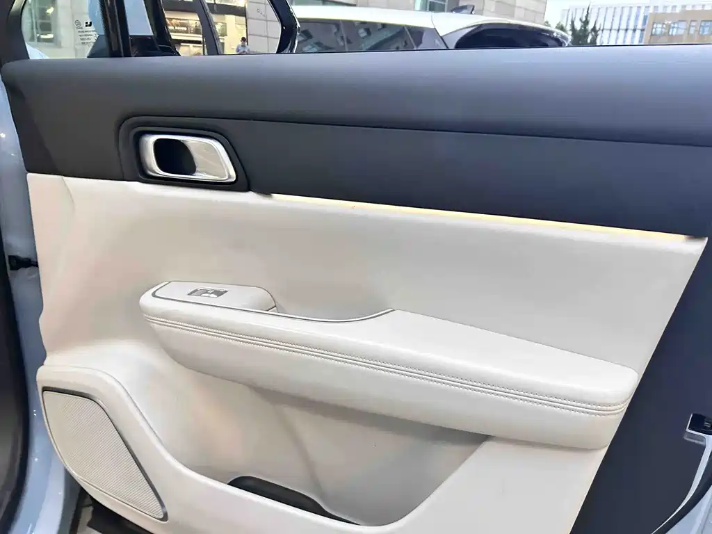 Li Auto Li ONE — миниатюра 12