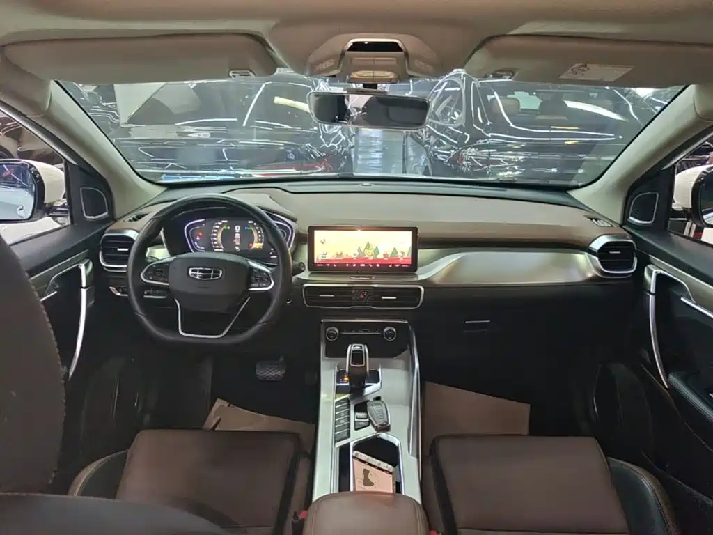 Geely Binyue — миниатюра 10