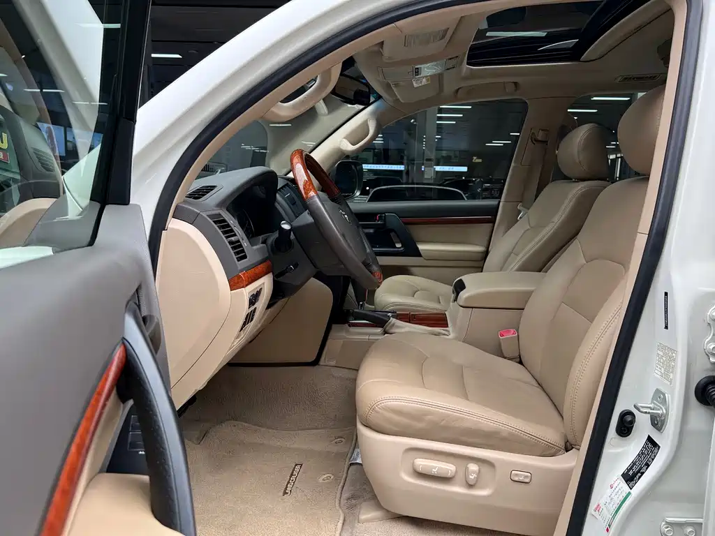 Toyota Land Cruiser 4.6L V8 Middle East Limited Edition, фото 17