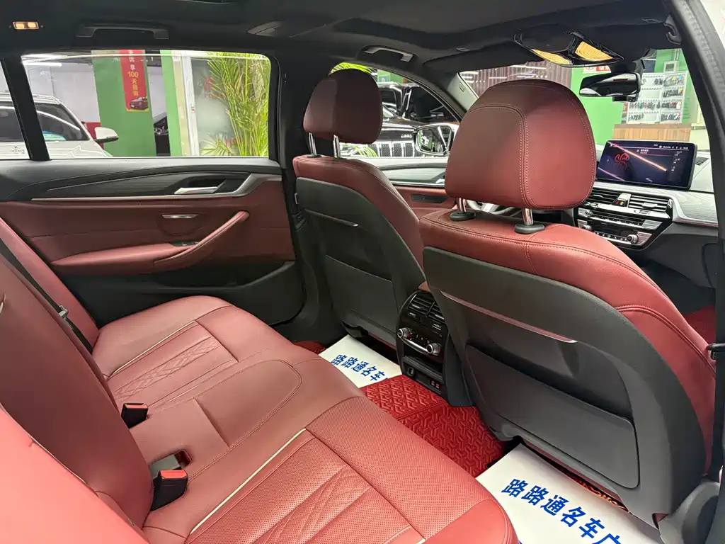 BMW 5 Series — миниатюра 8