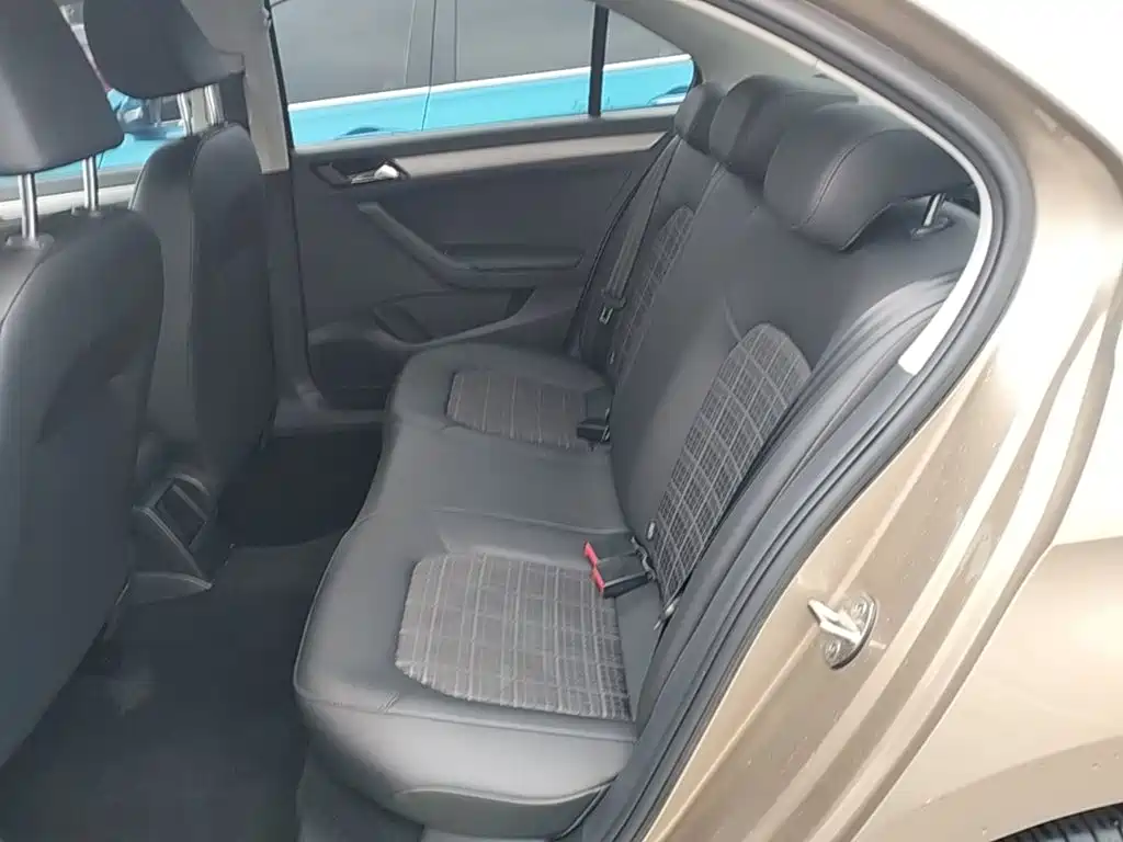 Volkswagen Jetta — миниатюра 17
