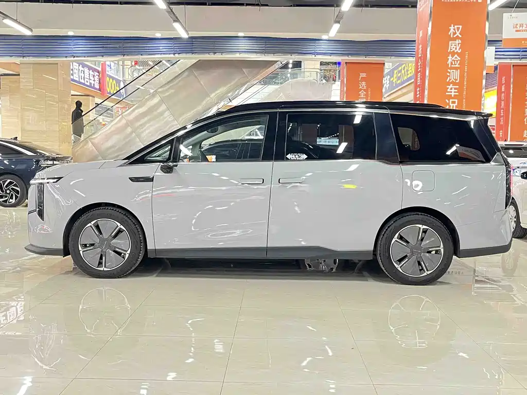 SAIC MAXUS EVERYONE 7