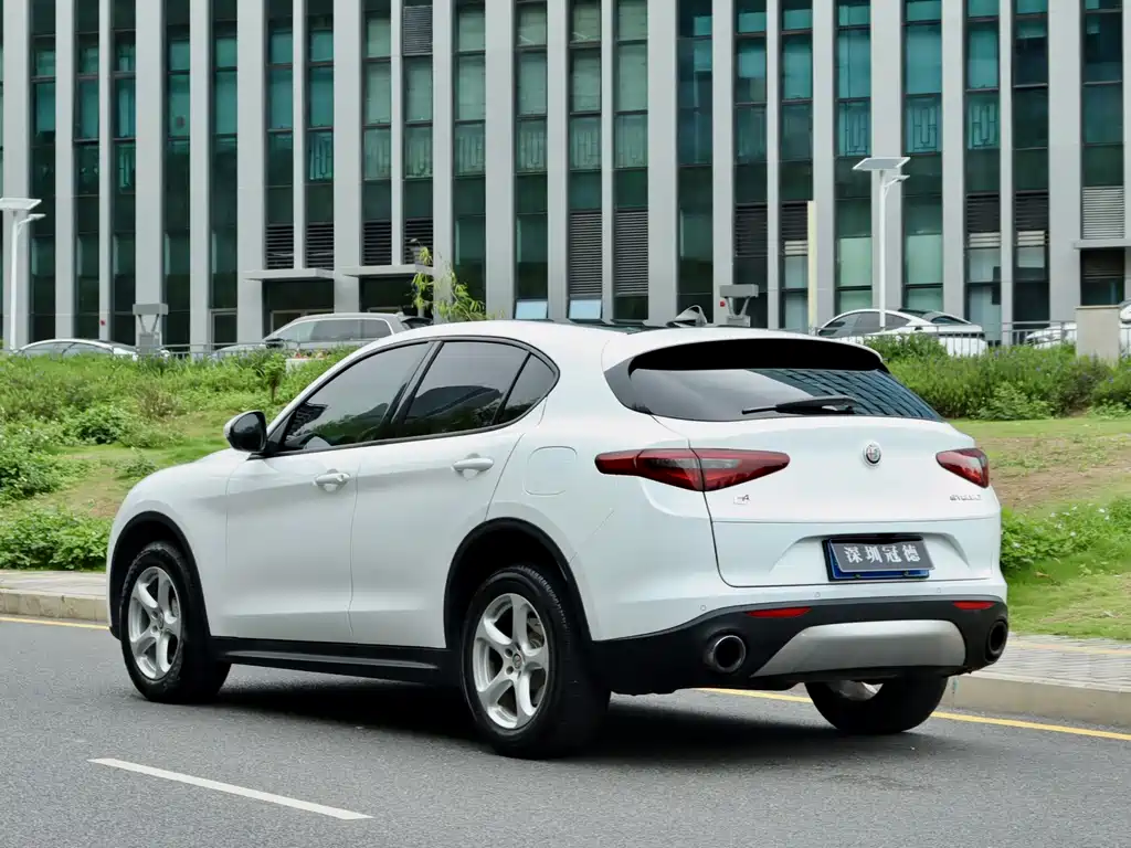 Alfa Romeo Stelvio — миниатюра 6