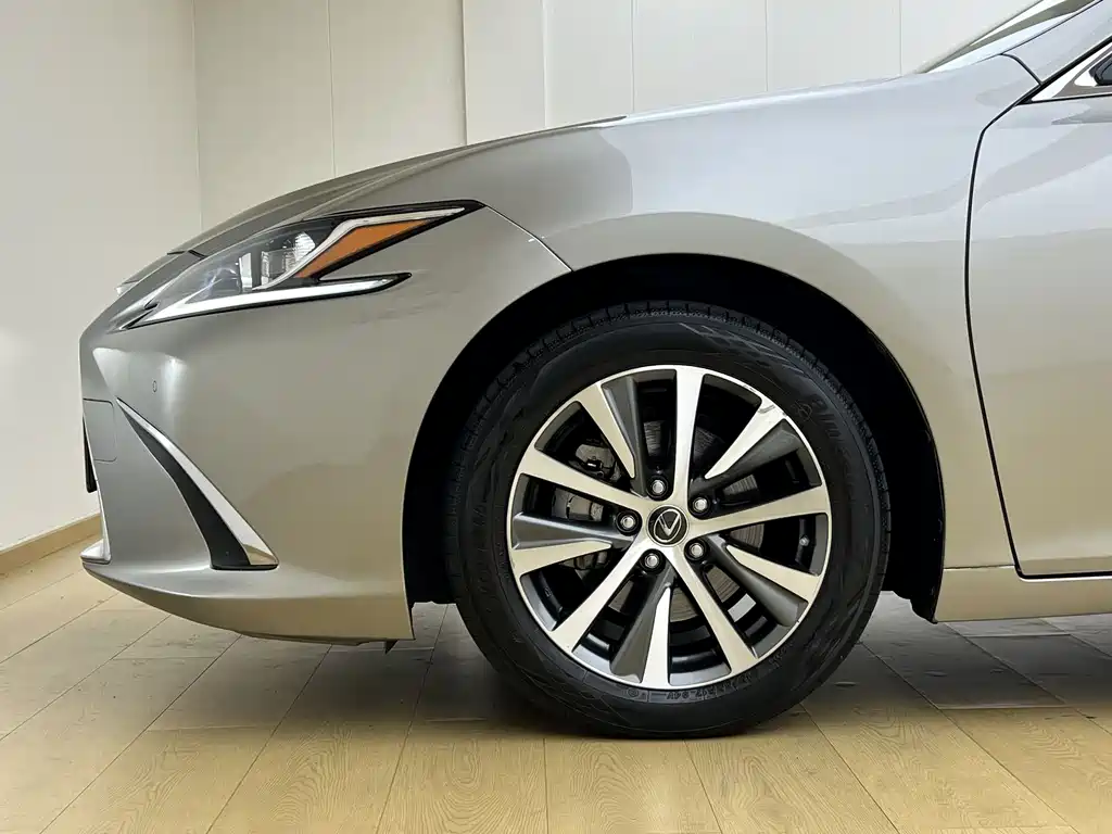 Lexus ES — миниатюра 4