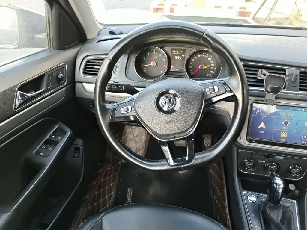 Volkswagen Lavida — миниатюра 6