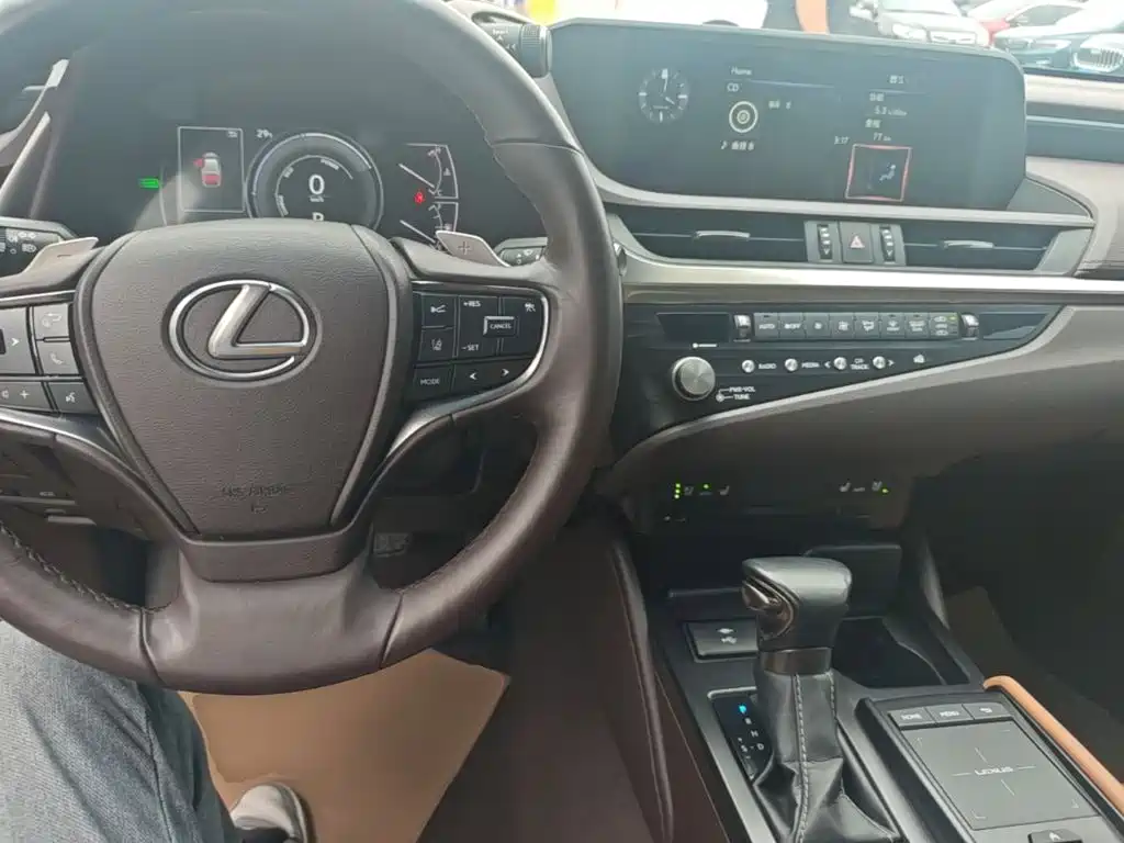 Lexus ES — миниатюра 10