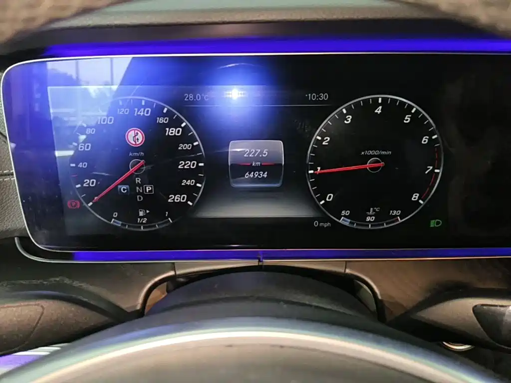 Mercedes-Benz E-Class — миниатюра 12
