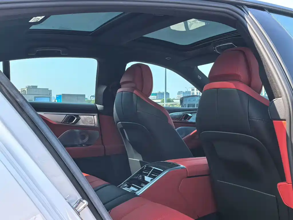 BMW 8 Series — миниатюра 6