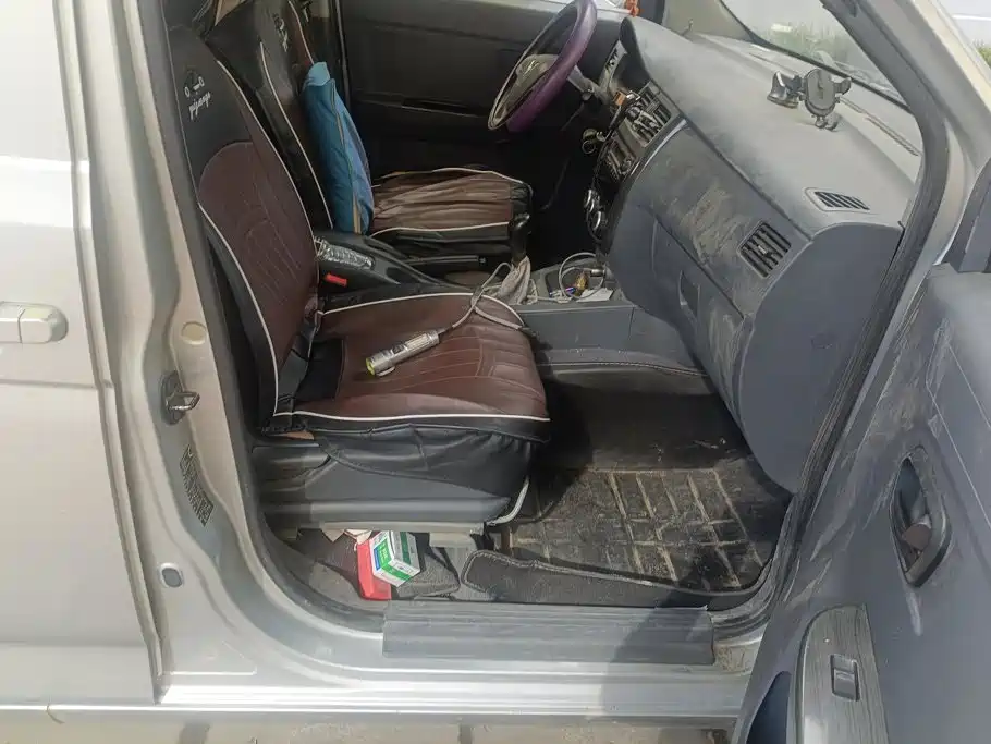 Wuling Rongguang V — миниатюра 8