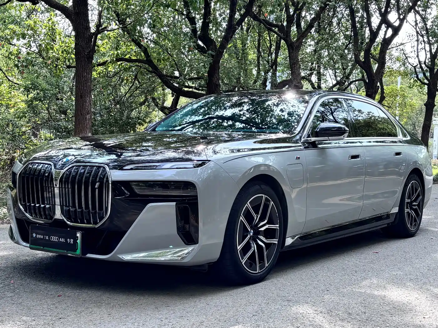 BMW i7