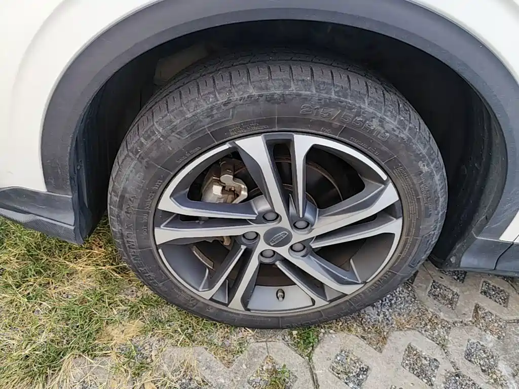 Geely Binyue — миниатюра 23