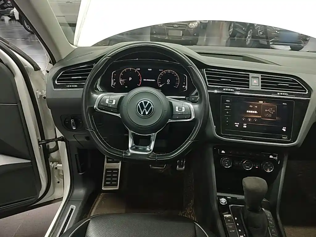 Volkswagen Tiguan L — миниатюра 11