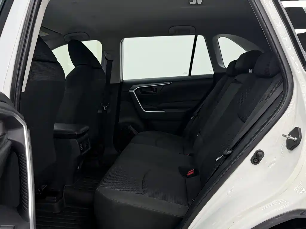 Toyota RAV4 — миниатюра 12