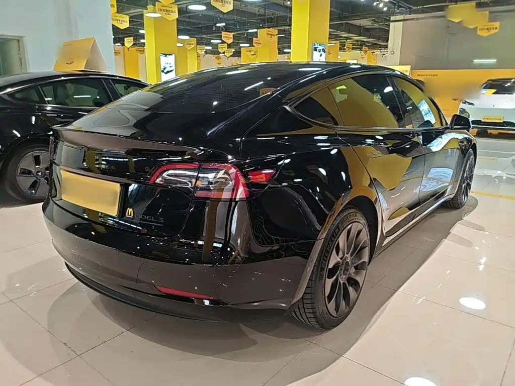 Tesla Model 3 — миниатюра 7