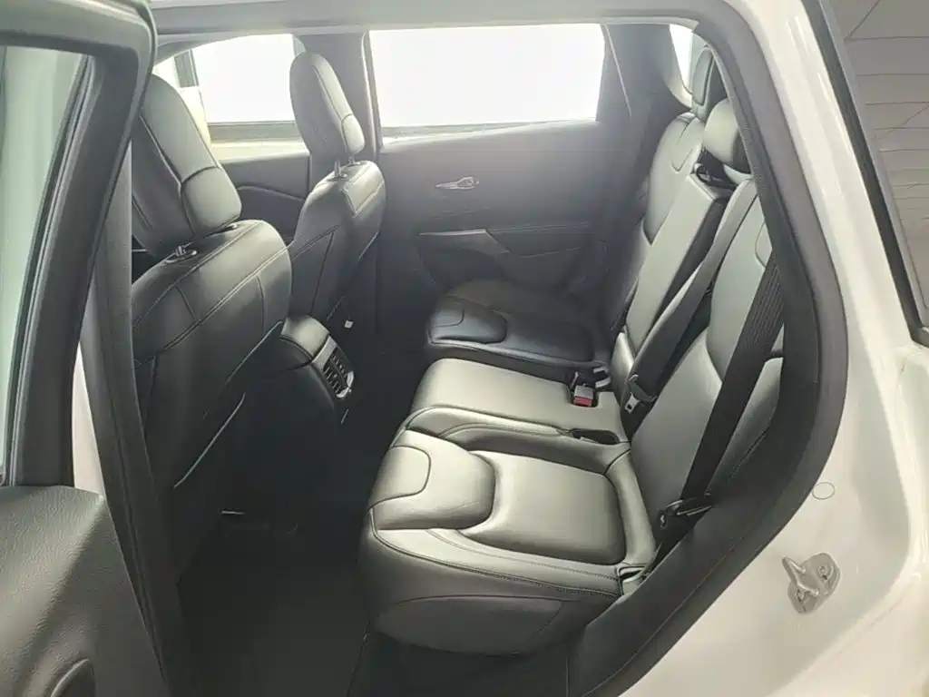 Jeep Cherokee — миниатюра 17