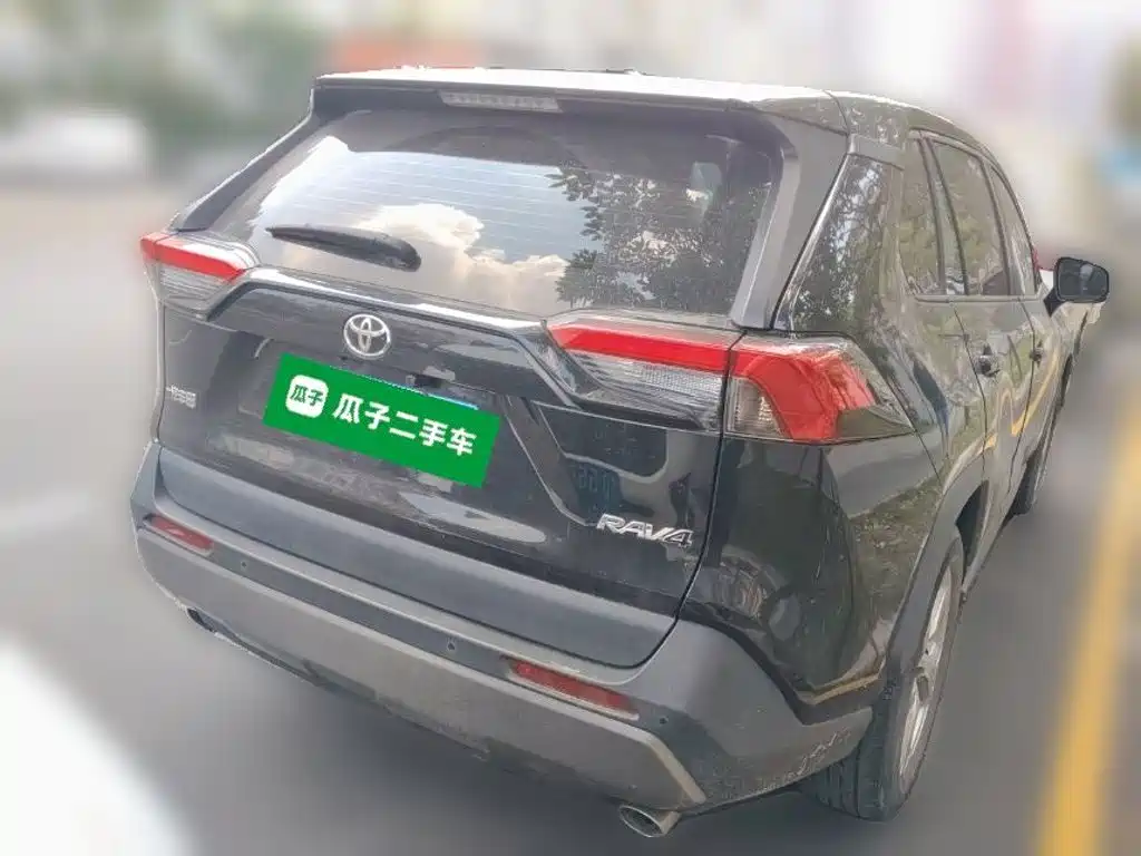 Toyota RAV4 — миниатюра 5
