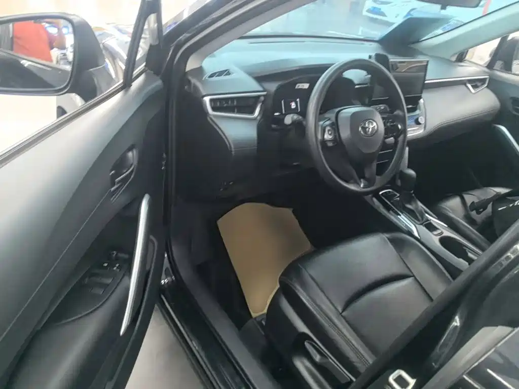 Toyota Corolla Cross — миниатюра 16