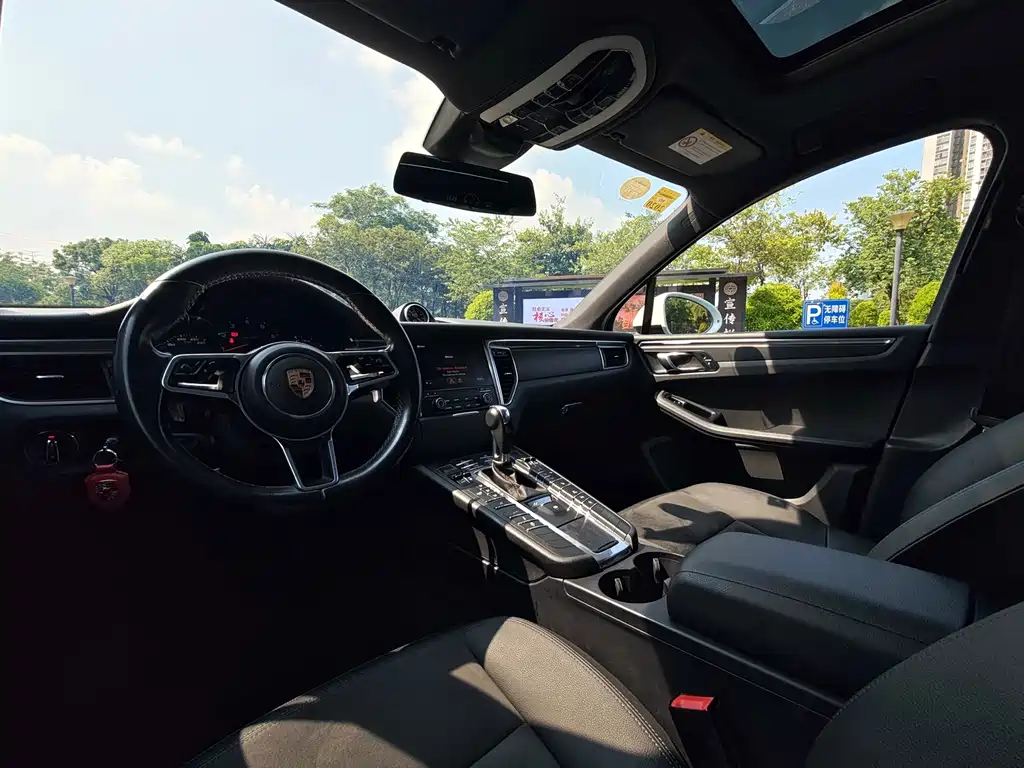 Porsche Macan — миниатюра 13