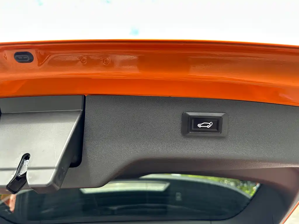 LYNK & CO. 02 HATCHBACK