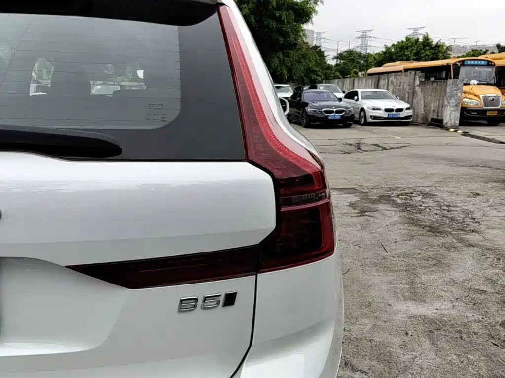 Volvo XC60 2026 B5 Luxury