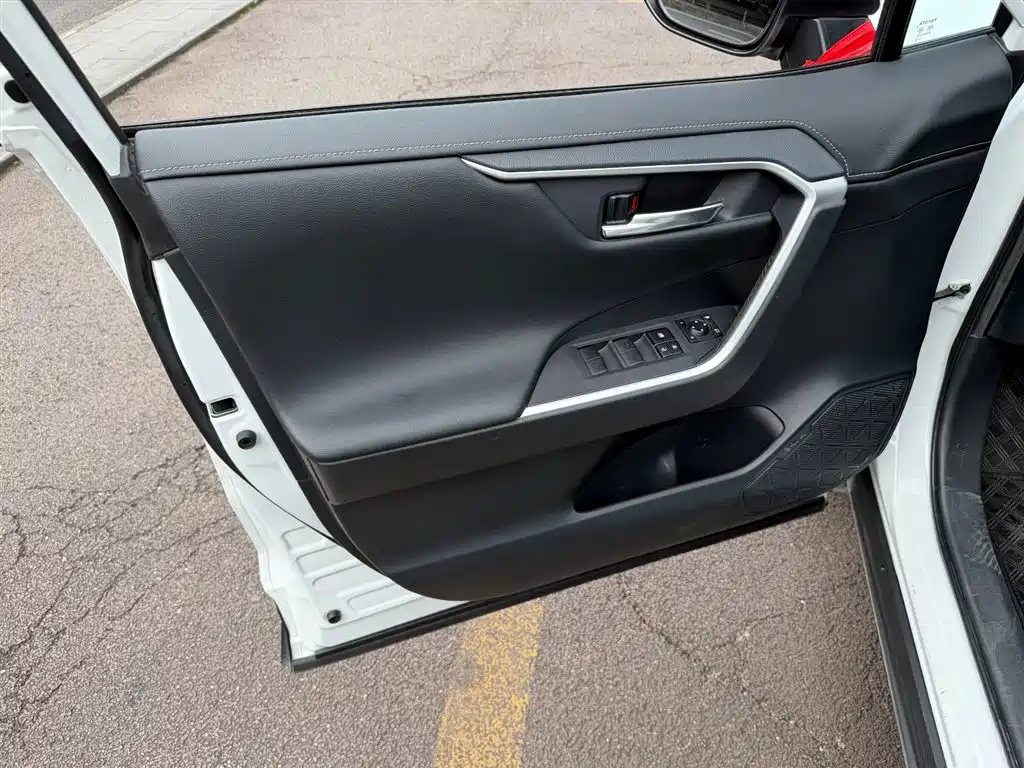 Toyota RAV4 2022 2.0L CVT Plus