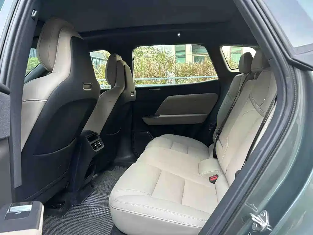 Volvo XC70 PHEV — миниатюра 6