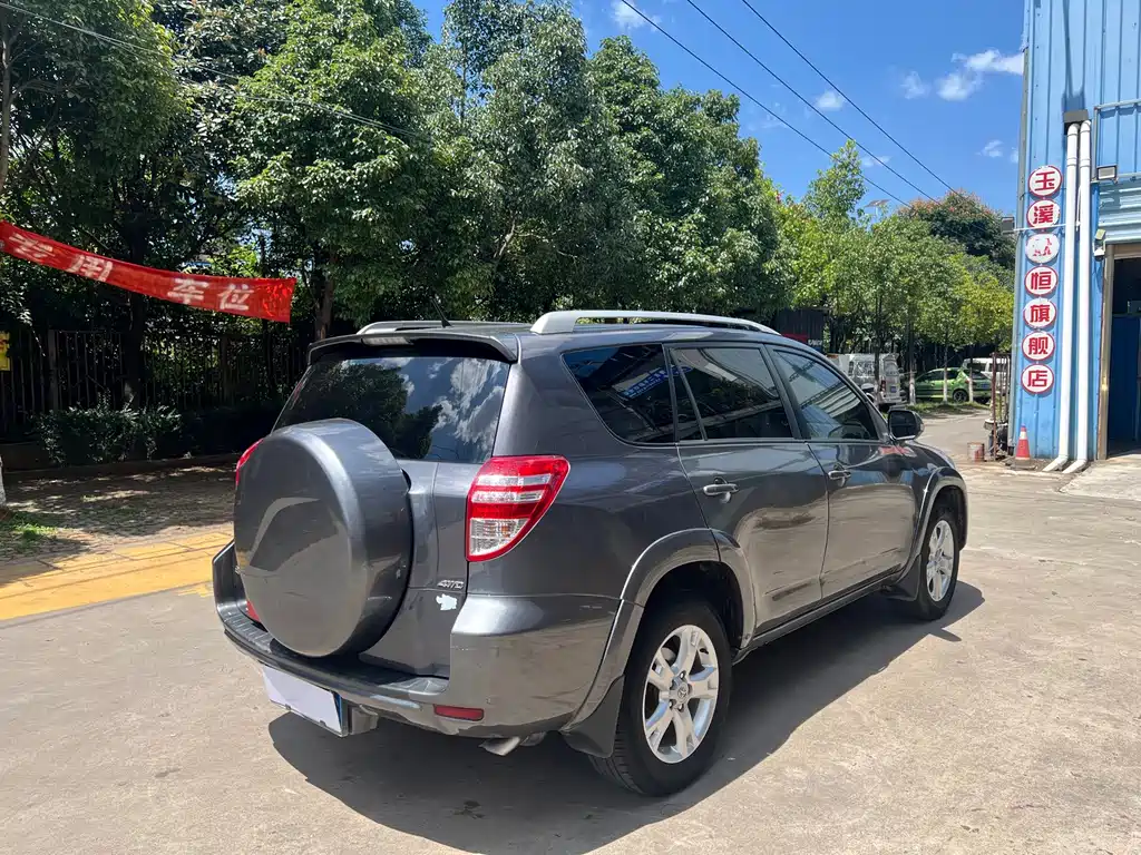 Toyota RAV4 — миниатюра 5