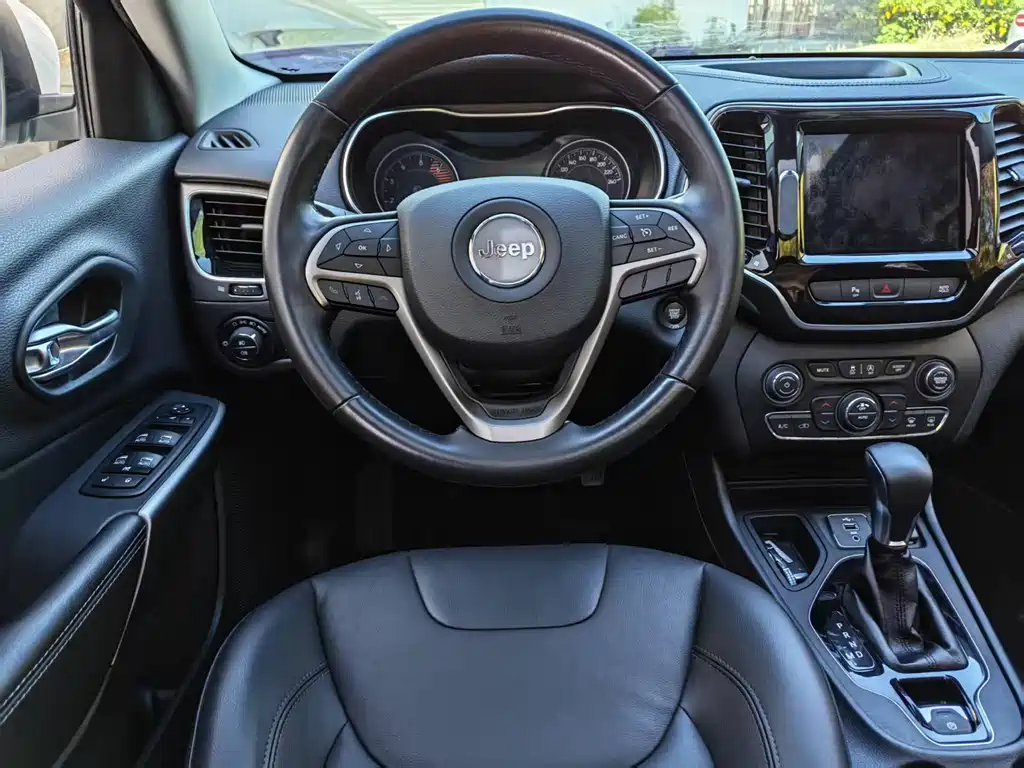 Jeep Cherokee — миниатюра 13