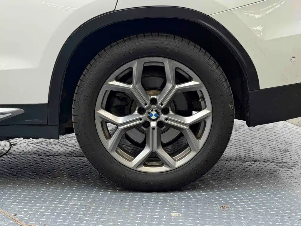 BMW X3 — миниатюра 9