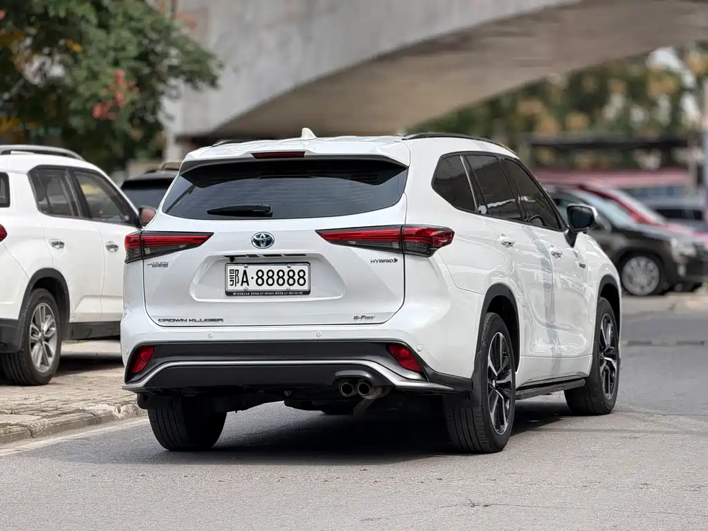 Toyota Crown Kluger — миниатюра 4